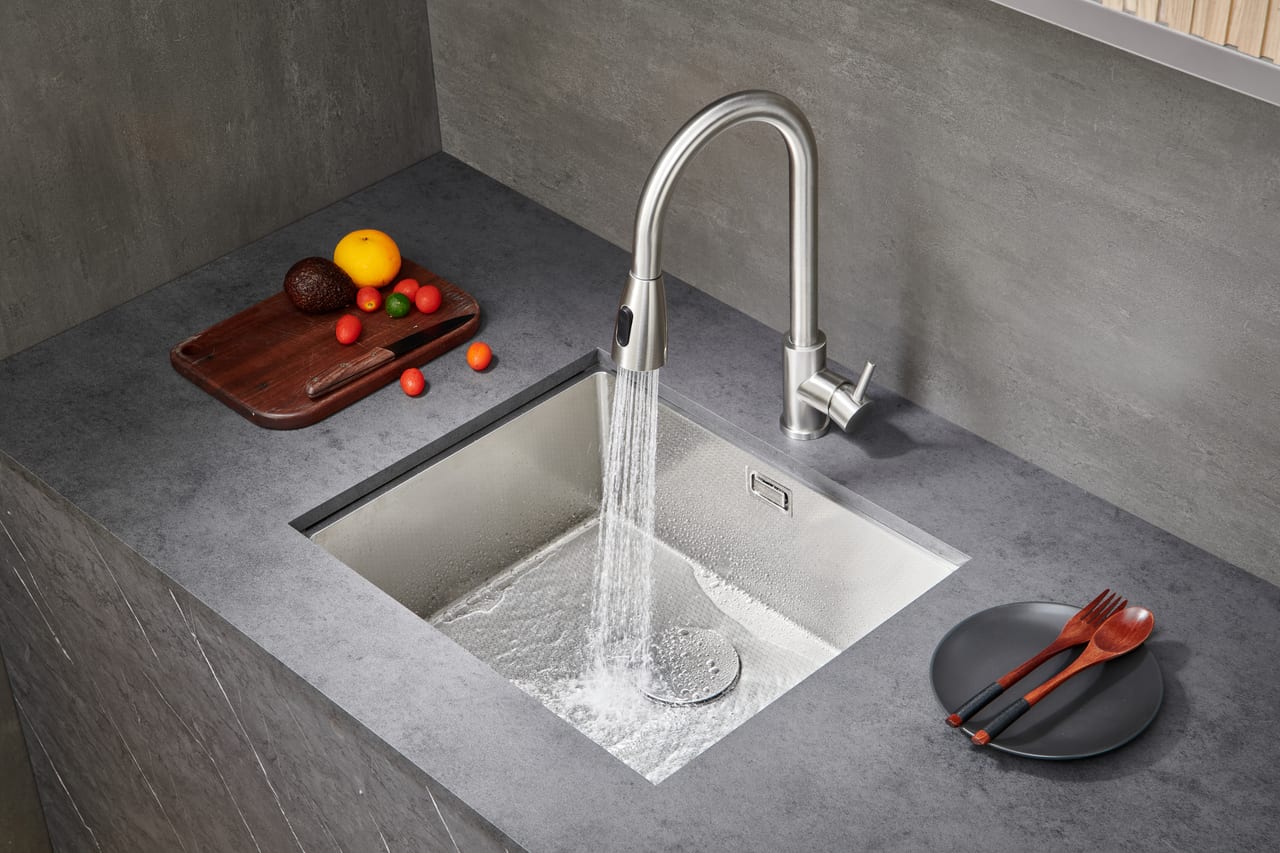 Brushed Nickel batarya, su akıyor